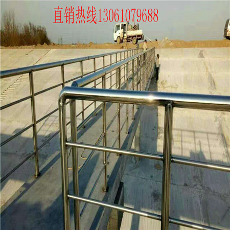 浏阳复合管人行横道护栏哪家好